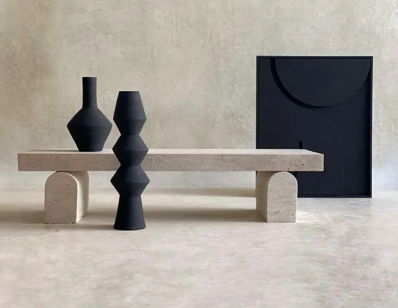 TABLE KIRA — Tables