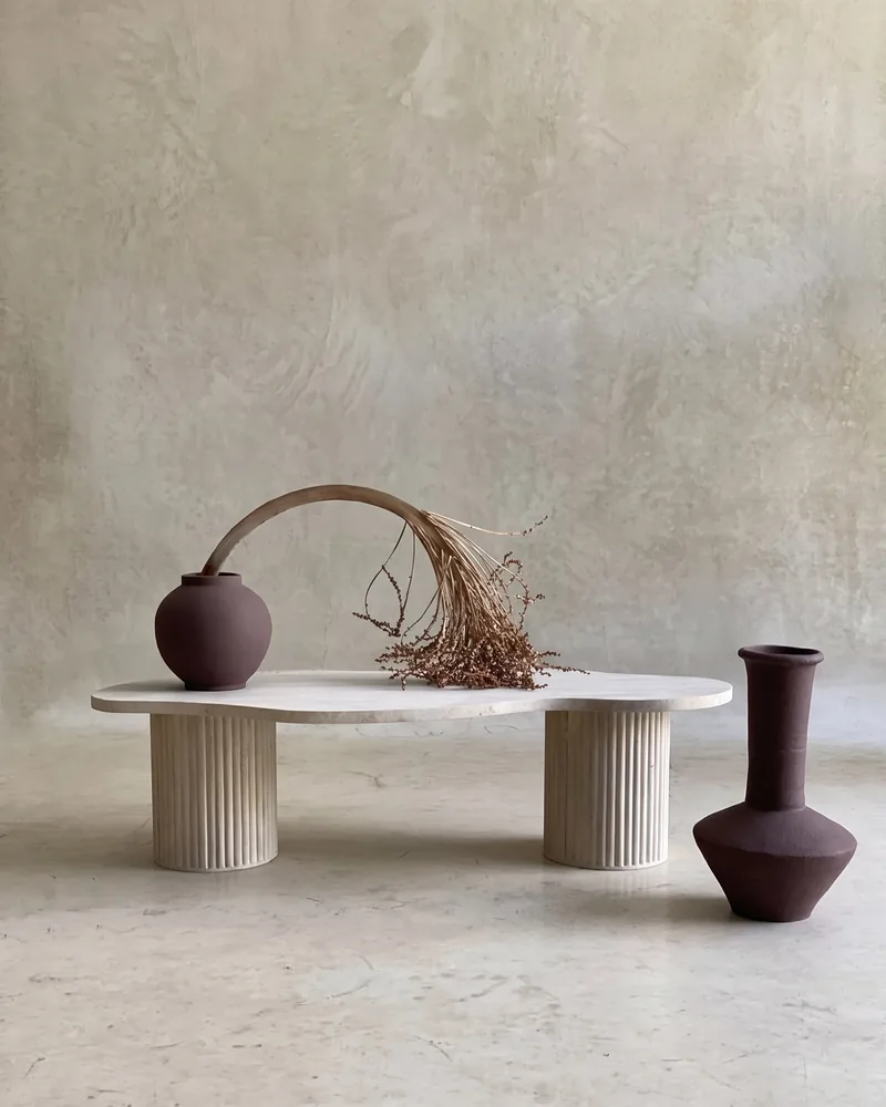 TABLE MUJA — tables en travertin, mobilier fait main à Marrakech