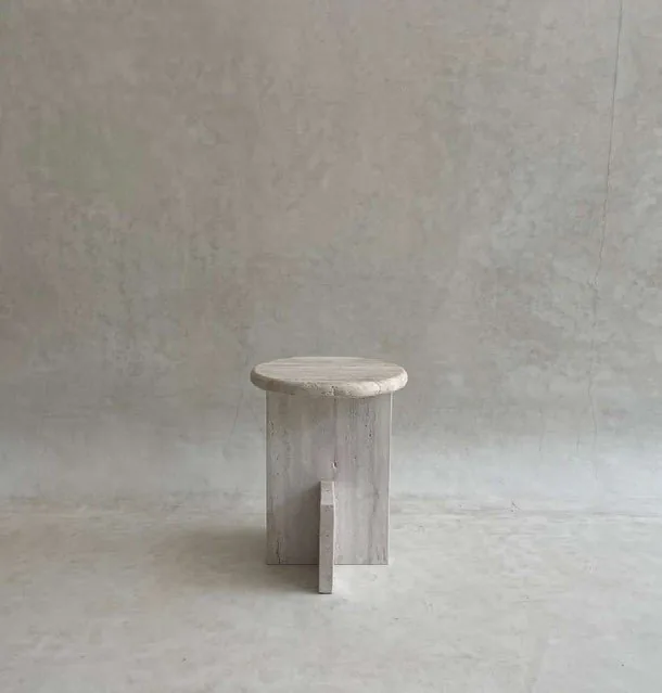 TABLE TOTEM — Tables